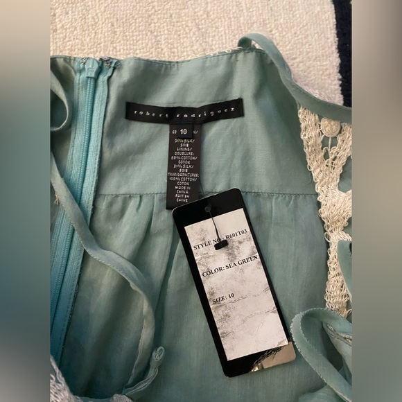 NWT Robert Rodriguez US size 10 . Sea foam green snd cream silk and viscose top - Picture 4 of 6